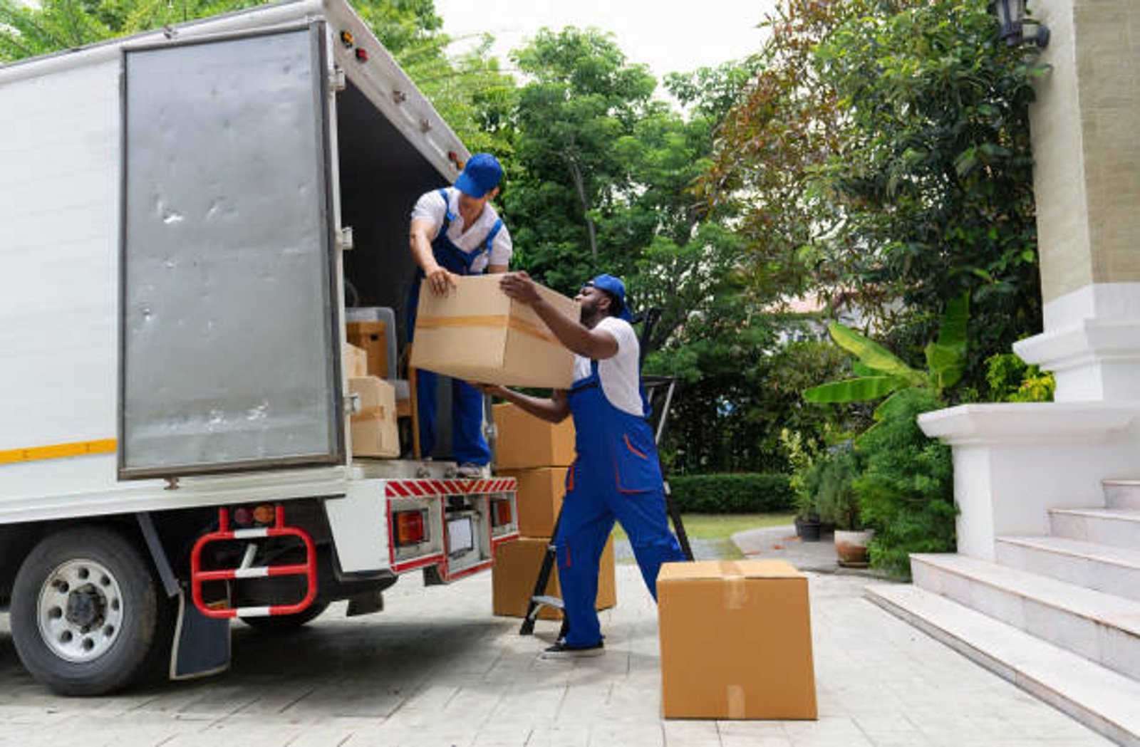 Moving professionals and experts serving Illinois